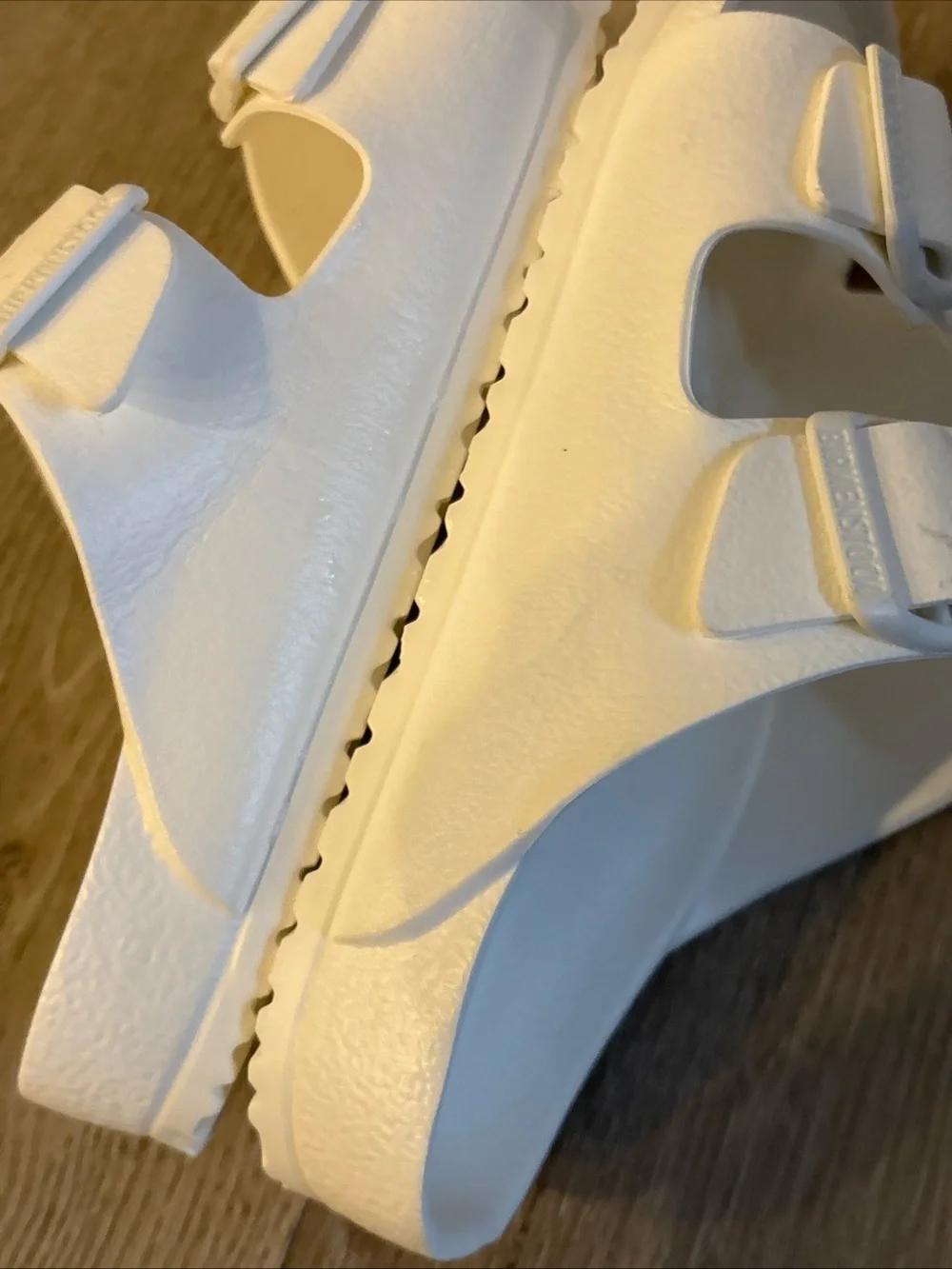 EUC Birkenstock Kids Arizona EVA Sandals White Slip-On Size 33 EU 2 US